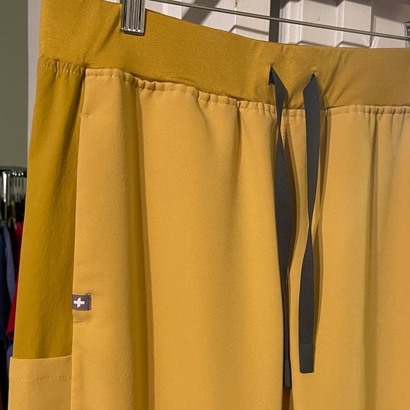 FIGS Light Gold Remix Scrub Trouser Medium EUC - Picture 3 of 7